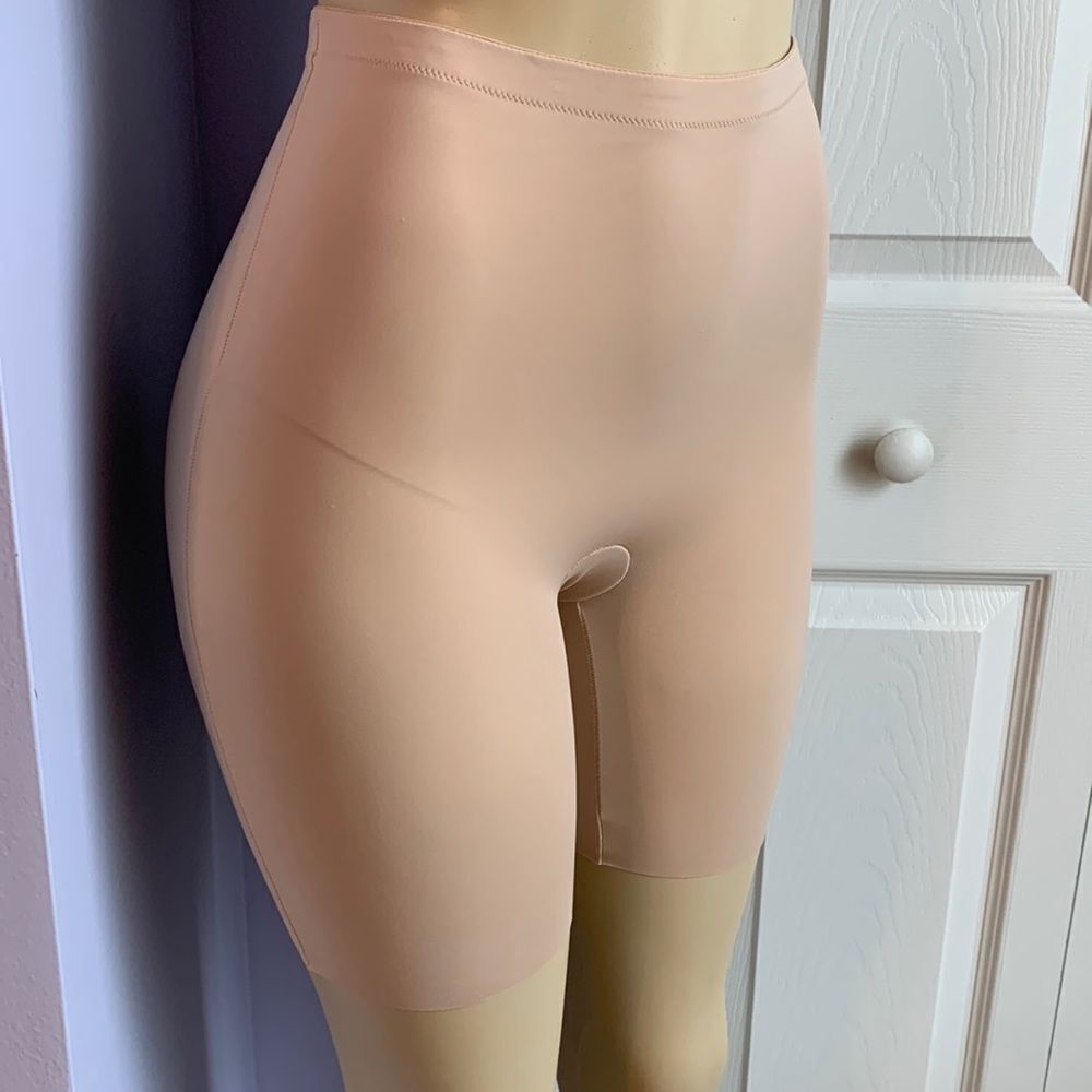 Spanx Assets Shaping Short Body Shaper S Beige